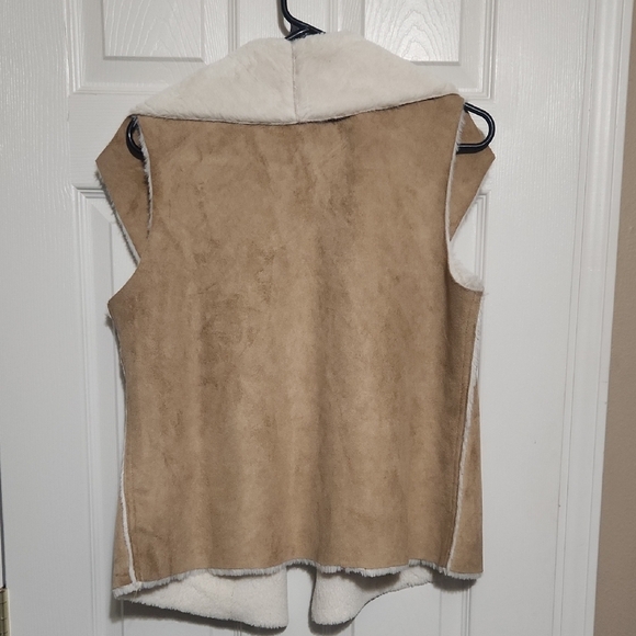Women's Tan and Cream Vest - Picture 3 of 3